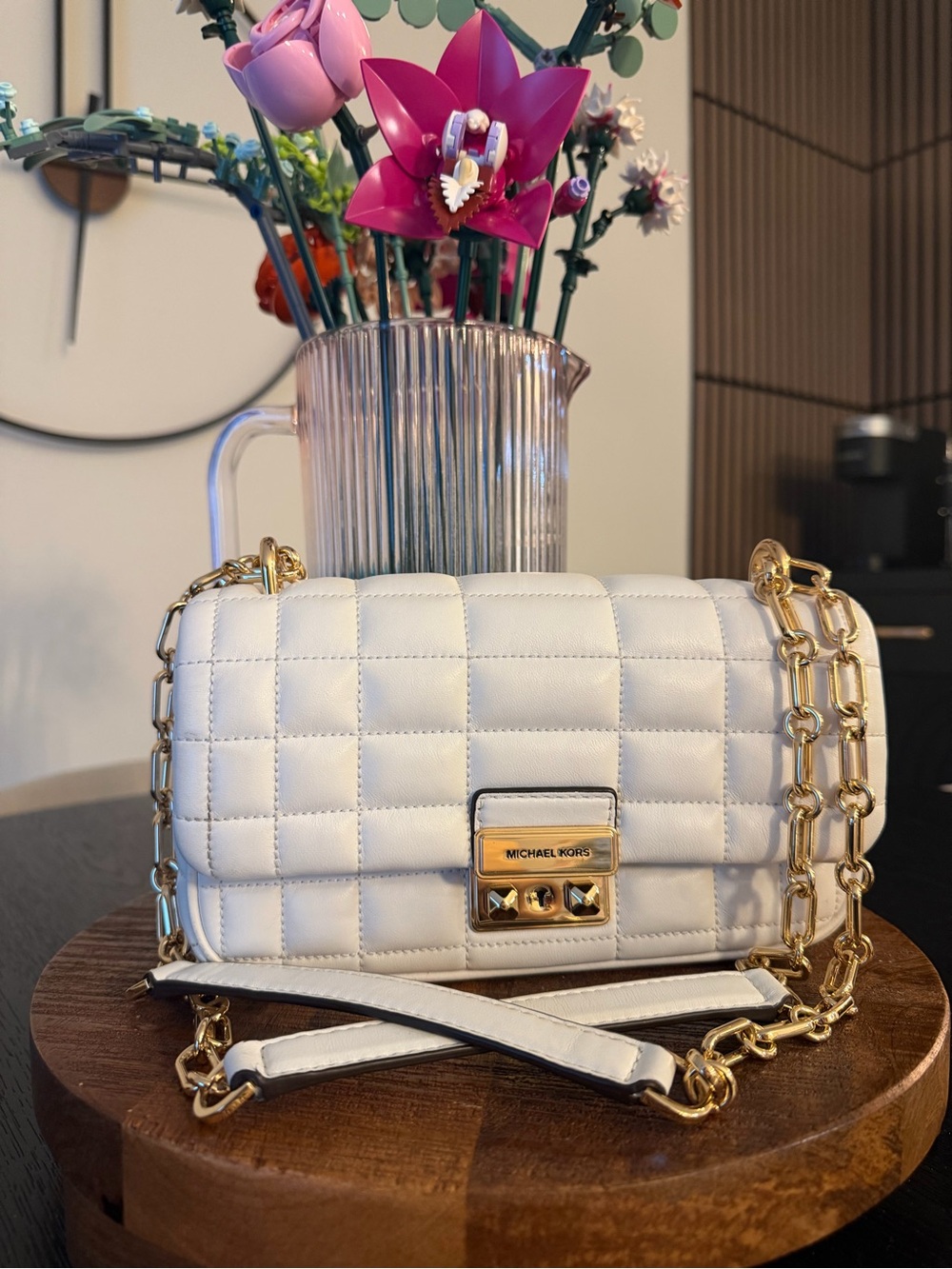 MICHAEL KORS White Quilted Leather Shoulder Bag with Gold Chain